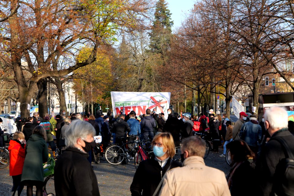 TXL closing celebration protest Pankow 2020-11-08 53