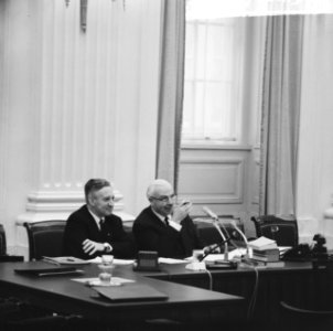 Tweede Kamer loondebat en Sociale Zaken , vlnr. staatssecretaris De Meijer, mini, Bestanddeelnr 917-2438