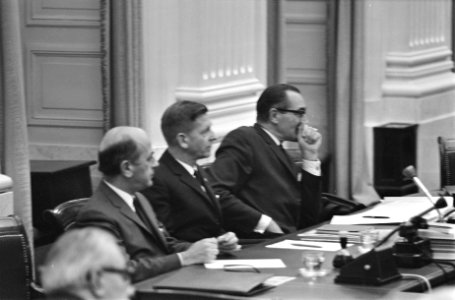 Tweede Kamer motie heer Aarden (KVP), regeringstafel, Bestanddeelnr 920-9190