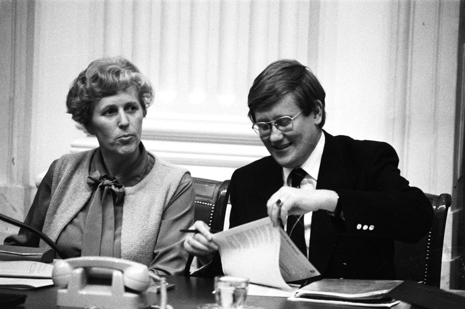 Tweede Kamer minister Wiegel (r) en staatssecretaris J.G. Kraaijeveld-Wouters, Bestanddeelnr 929-9612