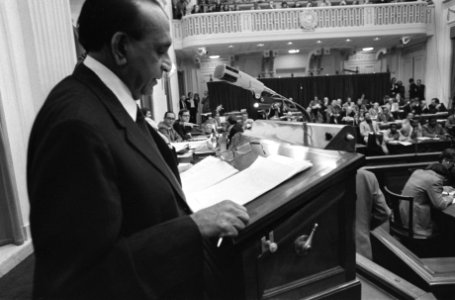 Tweede Kamer onafhankelijkheid Suriname Lachmon aan het woord, Bestanddeelnr 928-2222