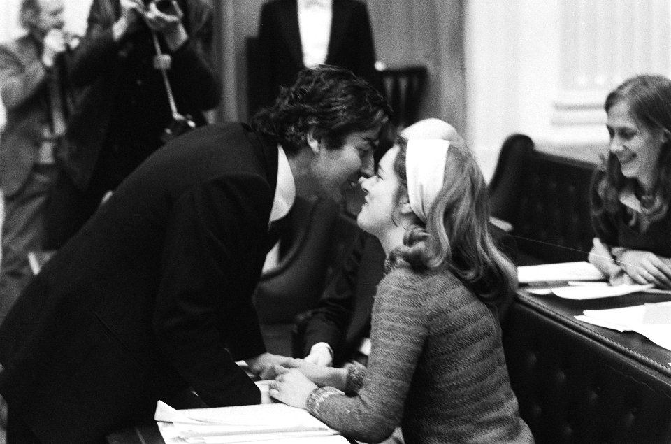 Tweede Kamer mevrouw Bischoff van Heemskerck (D66) wordt na haar 1e optreden in, Bestanddeelnr 930-1999