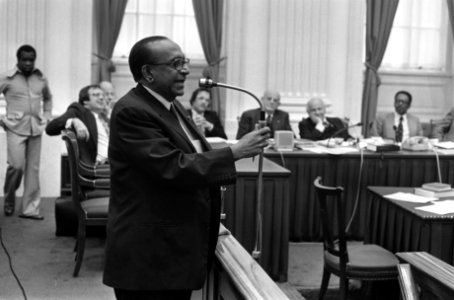 Tweede Kamer onafhankelijkheid Suriname interruptie Lackmon (op achtergrond d, Bestanddeelnr 928-2206