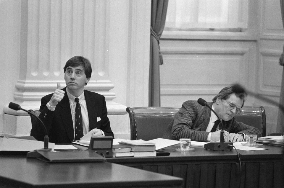 Tweede Kamer minister Nijpels (l) en De Graaf tijdens behandeling veiligheid k, Bestanddeelnr 933-9037