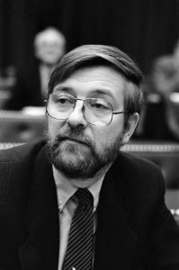 Tweede Kamer mr. Rob E. J. M. van den Toorn (kop) CDA, Bestanddeelnr 933-2564