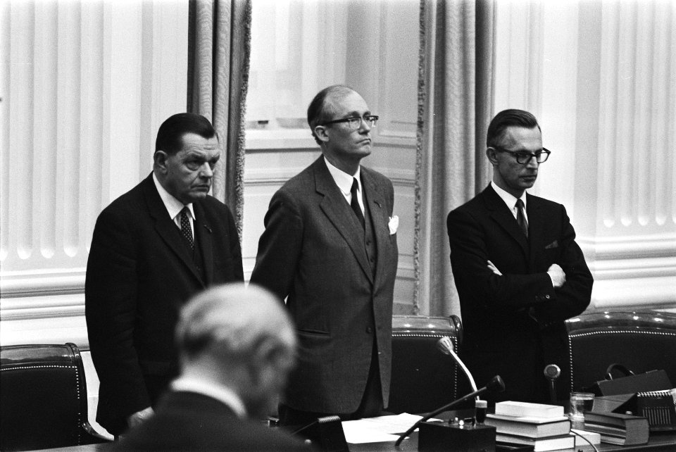Tweede Kamer lonen en prijzendebat herdenking i.v.m. overlijden president De G, Bestanddeelnr 924-0021