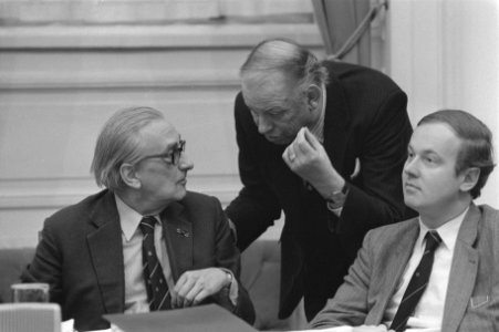 Tweede Kamer debatteert over parlementaire enquete RSV Joekes (l), Jacobse en V, Bestanddeelnr 933-2267