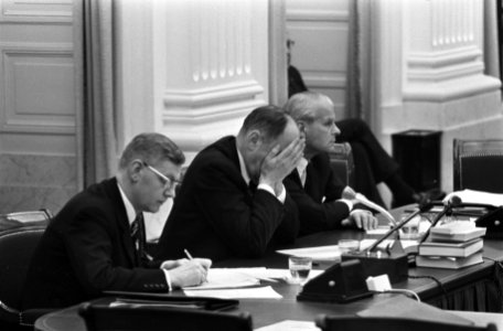 Tweede Kamer behandelt begroting van Buitenlandse Zaken regeringstafel, Bestanddeelnr 922-1379