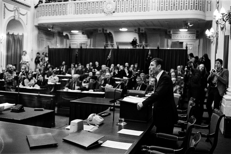 Tweede Kamer premier van Agt legt verklaring af over ontslag minister Andriess, Bestanddeelnr 930-6825