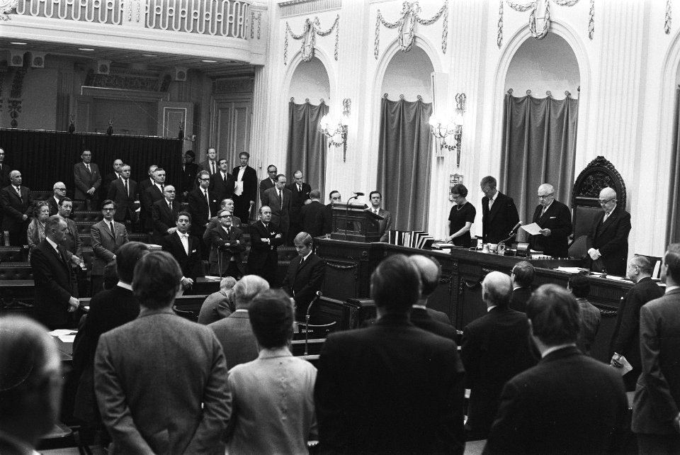 Tweede Kamer lonen en prijzendebat herdenking i.v.m. overlijden president De G, Bestanddeelnr 924-0016