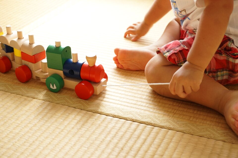 Pulling tatami mats train toys