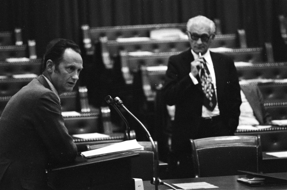 Tweede Kamer loondebat, Minister Boersma en rechts Roolvink, Bestanddeelnr 928-6365