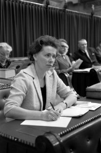Tweede Kamer in debat. G.A. van der Kieft (ARP) aan het woord mw. Van Someren-D, Bestanddeelnr 916-1897