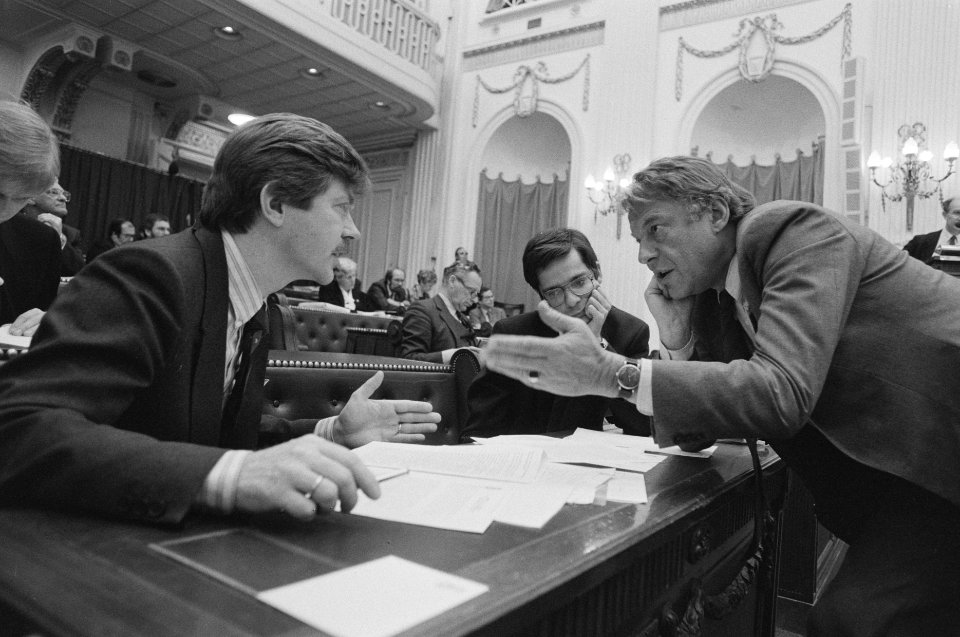 Tweede Kamer debat over voorjaarsoverleg van 2 juni j.l. Van Mierlo (r) i.g.m. V, Bestanddeelnr 934-0092