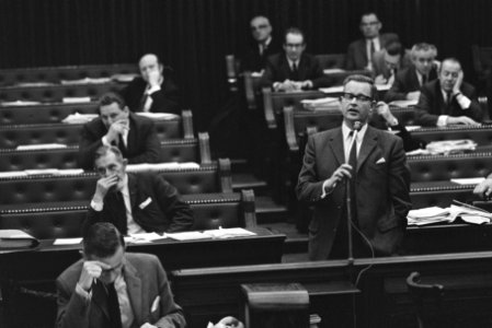 Tweede Kamer minister Witteveen en staatssecretaris Grapperhaus beantwoorden v, Bestanddeelnr 924-0443
