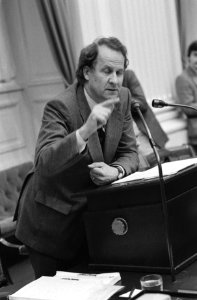 Tweede Kamer debat over Volkhuisvesting, aan het woord Staatssecretaris Brokx ac, Bestanddeelnr 931-1717