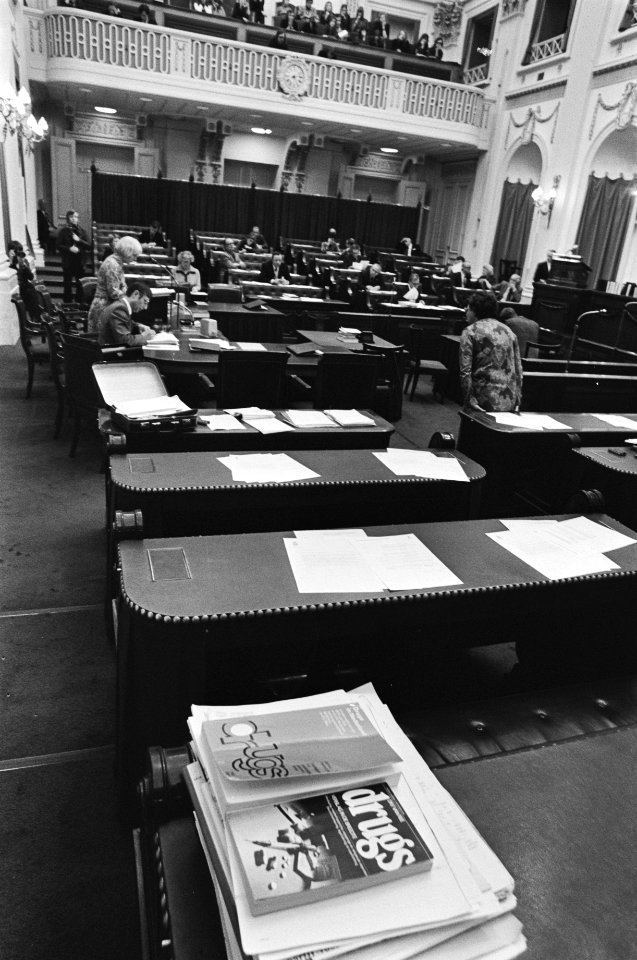 Tweede Kamer o.m. drugbeleid overzicht met op voorgrond tekst Drugs, Bestanddeelnr 928-4453