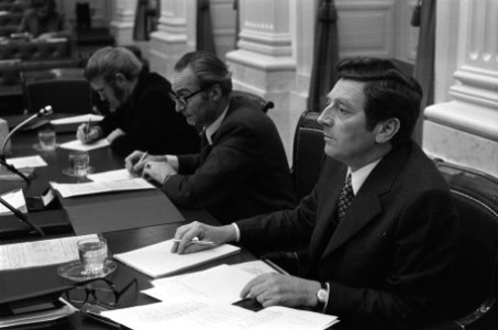 Tweede Kamer Defensiebegroting van rechts af staatssecretaris Van Lent , Vredel, Bestanddeelnr 927-0787