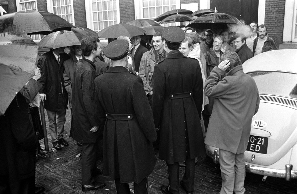 Tweede Kamer behandelt de bezetting van de Tilburgse Hogeschool nr. 9 v.l.n.r., Bestanddeelnr 922-3836