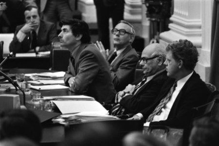 Tweede Kamer debat over misgelopen kern-order, van links naar rechts Van der St, Bestanddeelnr 928-6246
