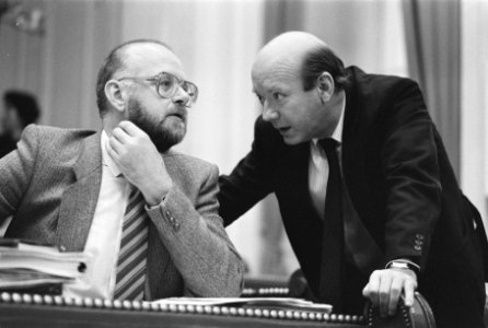 Tweede Kamer Flip Buurtmeijer (PvdA) en rechts Frans Wolter (CDA), Bestanddeelnr 934-1302