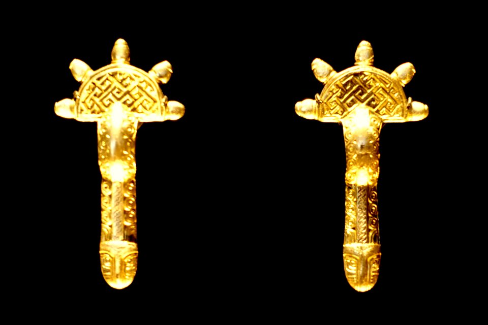 Two fibulae from a woman's grave, Kirchheim am Neckar, Kreis Ludwigsburg, c. 480, gilt silver - Landesmuseum Württemberg - Stuttgart, Germany - DSC02917