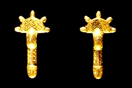 Two fibulae from a woman's grave, Kirchheim am Neckar, Kreis Ludwigsburg, c. 480, gilt silver - Landesmuseum Württemberg - Stuttgart, Germany - DSC02917