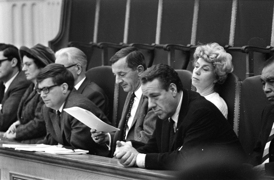 Tweede Kamer motie heer Aarden (KVP), behandeling toneelspreiding, op tribune v., Bestanddeelnr 920-9188