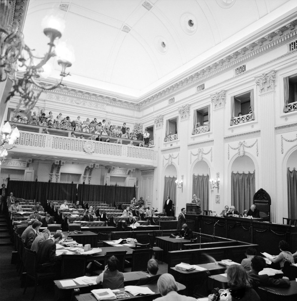 Tweede Kamer debatteert over radio-piraten-zenders (uitvoering verdrag van Straa, Bestanddeelnr 926-5116