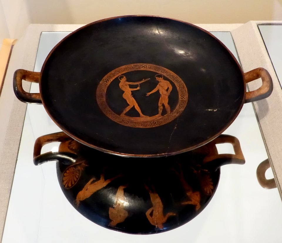 Two athletes use strigils to scrape olive oil from their bodies, kylix Type B, Painter of Louvre G456, Greek-Attic, c. 430 BC, red-figure terracotta - Blanton Museum of Art - Austin, Texas - DSC07628