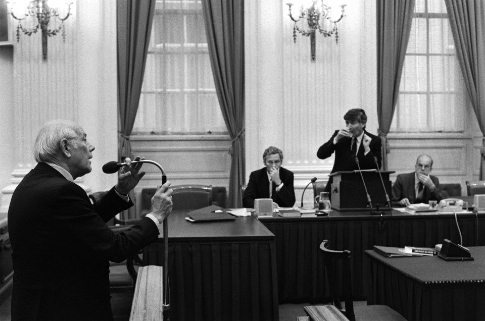 Tweede Kamer debat over plaatsingsbesluit kruisraketten Den Uyl interrumpeert, Bestanddeelnr 933-4838