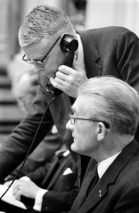 Tweede Kamer debat over loonnota. Nummer 8 De Block en Roolvink, nummer 9 Schmel, Bestanddeelnr 921-3931