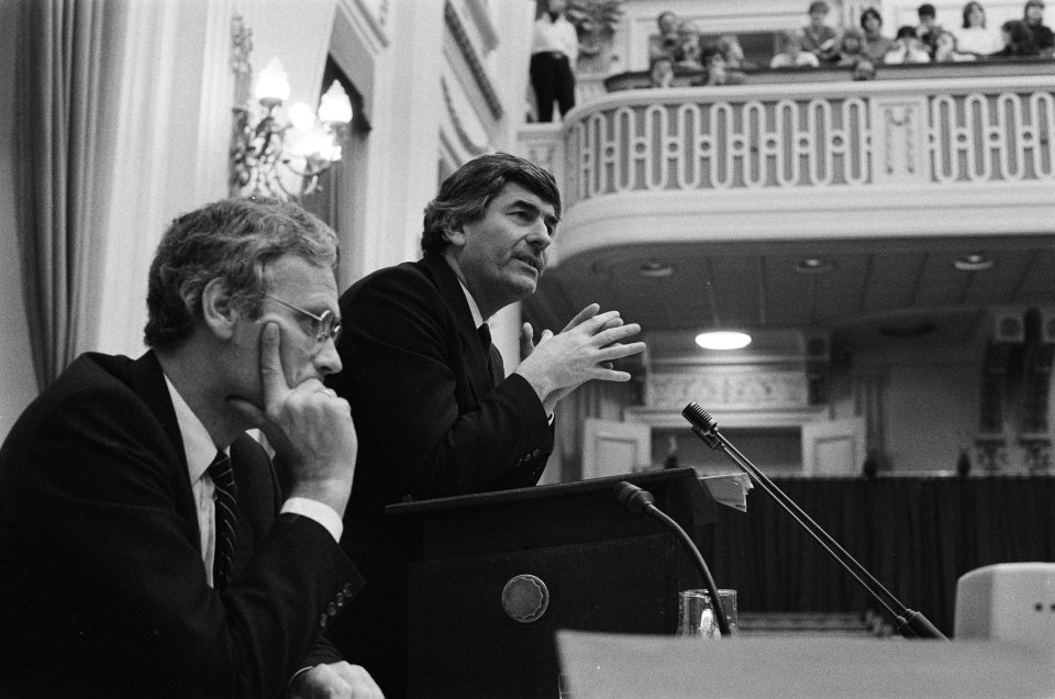 Tweede Kamer debat over plaatsingsbesluit kruisraketten premier Lubbers spreek, Bestanddeelnr 933-4833