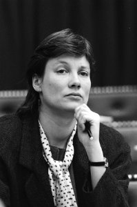 Tweede Kamer debat over plaatsing kruisraketten PSP-lid Andrée van Es, Bestanddeelnr 933-4823