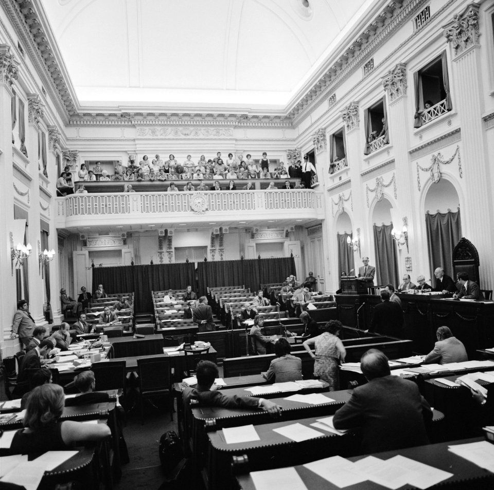 Tweede Kamer debatteert over radio-piraten-zenders (uitvoering verdrag van Straa, Bestanddeelnr 926-5115