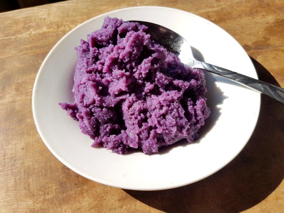Ube halaya - mashed purple yam (Philippines) 02