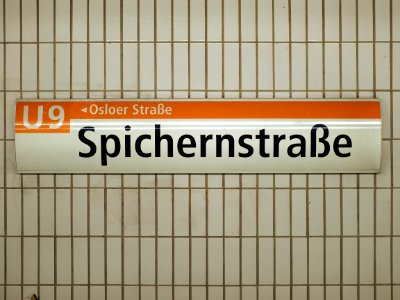 U-Bahnhof.Spichernstrasse.Namenszug