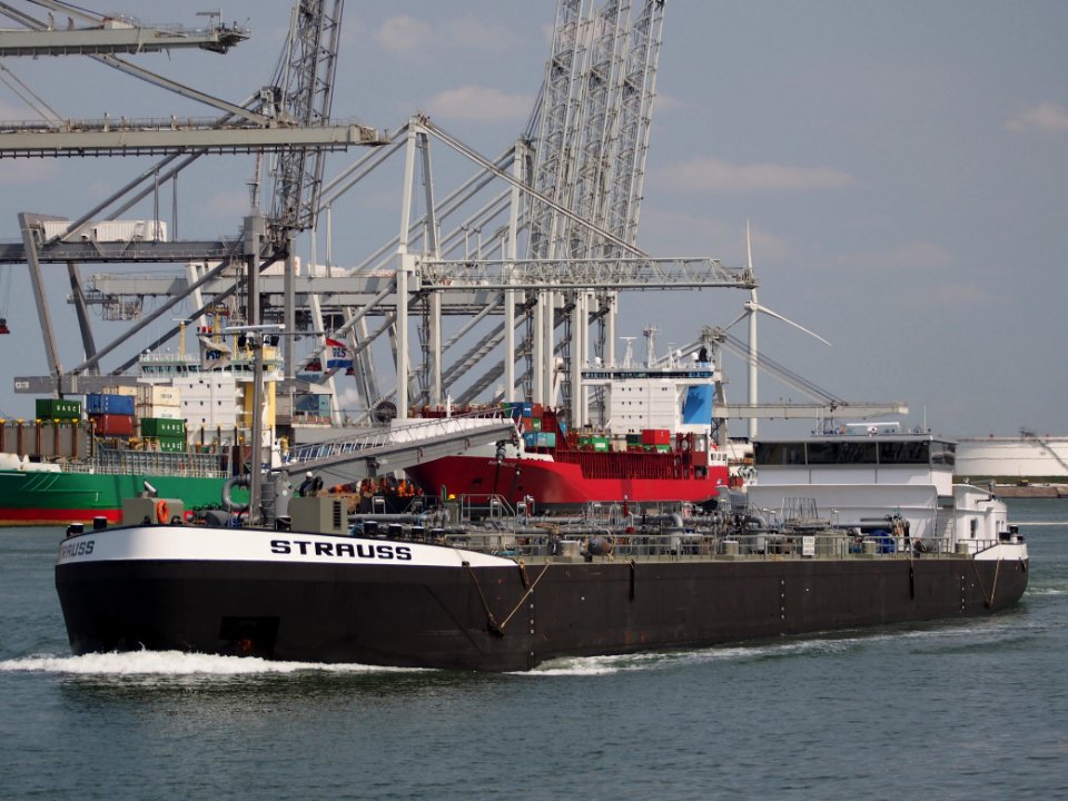MTS Strauss - ENI 02334944, Amazonehaven, Port of Rotterdam, pic2