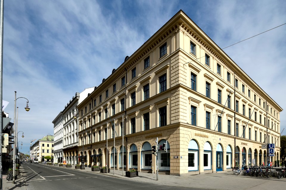 Mueodeonsplatz1to2042018c85
