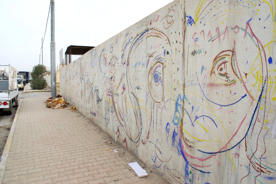Mural by Farhad Pirbal at the Ankawa traffic light in Erbil 31