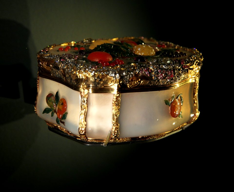 Musée du Louvre Objets d'art Aile Sully 614 Tabatière Frédéric II Fruits 04012019 7954