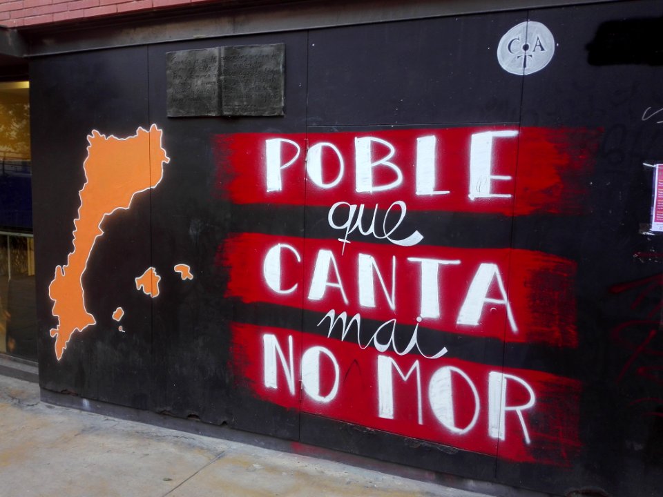 Mural Poble que canta mai no mor
