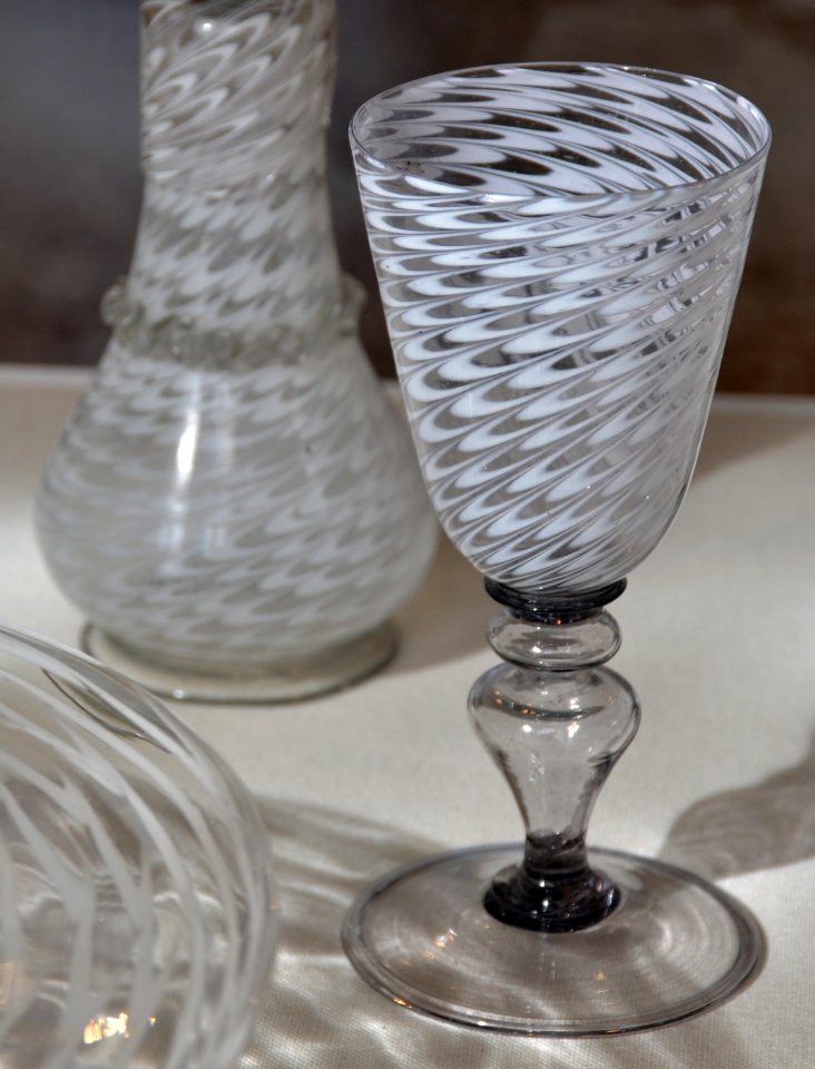 Murano Glass Museum Festoni di lattimo 01062015 1