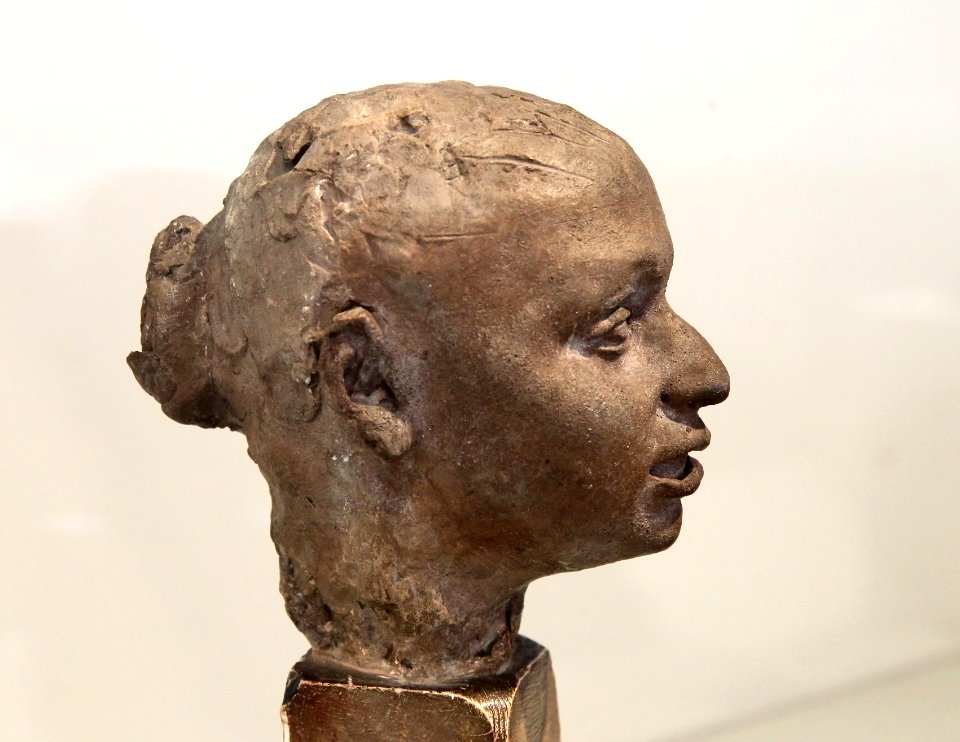 Musée Camille Claudel 08092019 Camille Claudel Tête de jeune fille au chignon ou Tête de rieuse 2 8491
