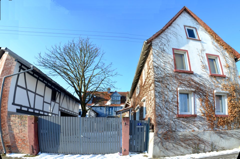 Niederursel, Erbsengasse 1, Hof