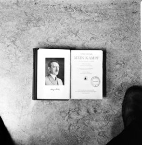 Omslag en schutblad van Nederlandse uitgave van Mein Kampf (Hitler) schutblad, Bestanddeelnr 927-7426