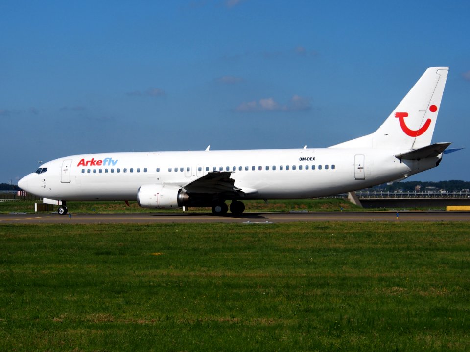 OM-DEX ArkeFly Boeing 737-46J - cn 28867 taxiing 18july2013 pic-004