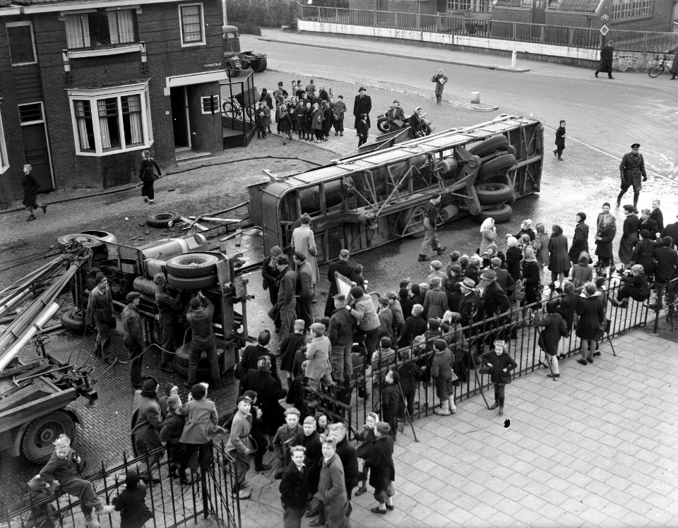 Omgeslagen trailer met kakilaag, Bestanddeelnr 902-5783