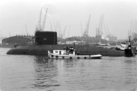 Onderzeeboot Walrus gedoopt en te water gelaten bij de RDM te Rotterdam onderze, Bestanddeelnr 933-4693
