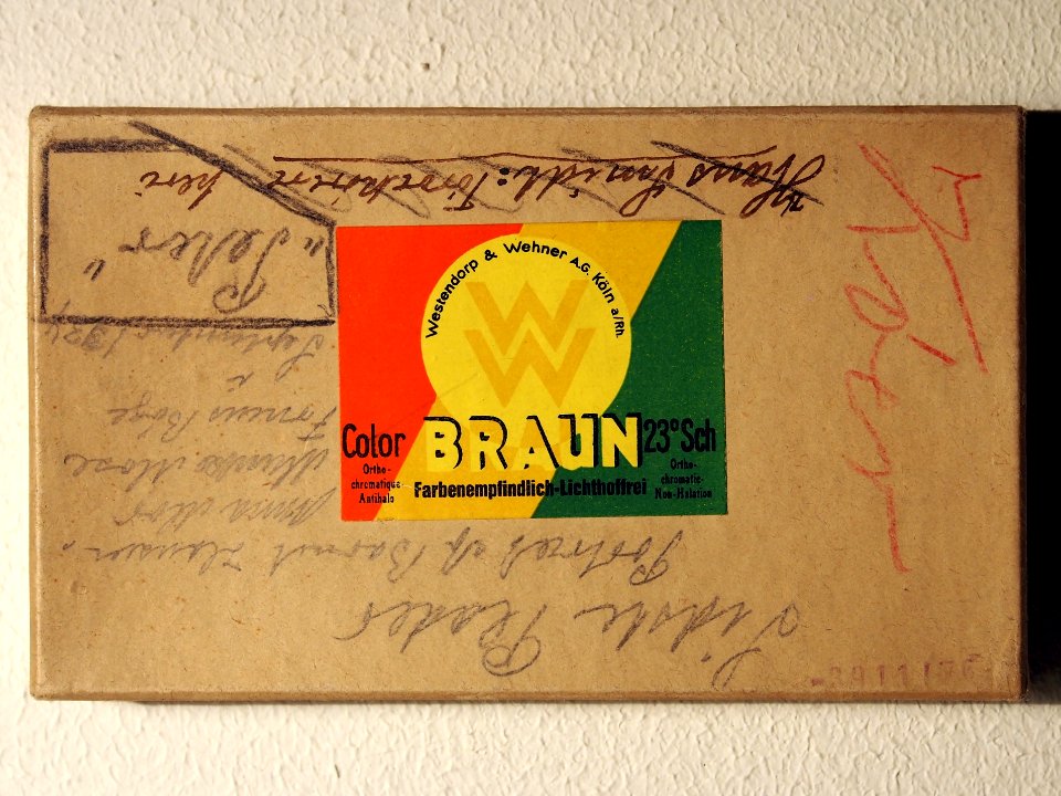 Old photographical equipment pic14